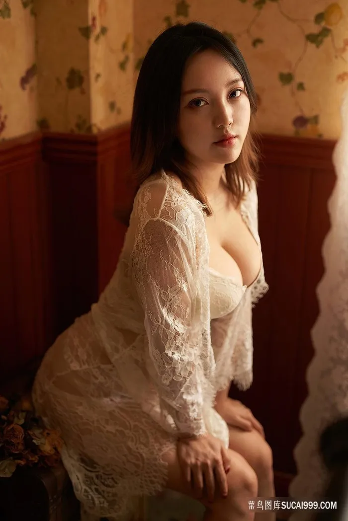 大胸美女图片月月巨乳美女性感私房照图片