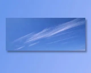 蓝天上的几缕云丝