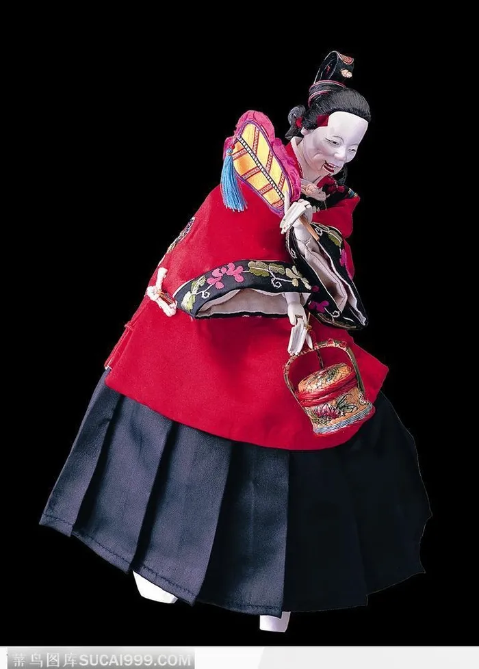 年老的妇女提着篮子-媒婆
