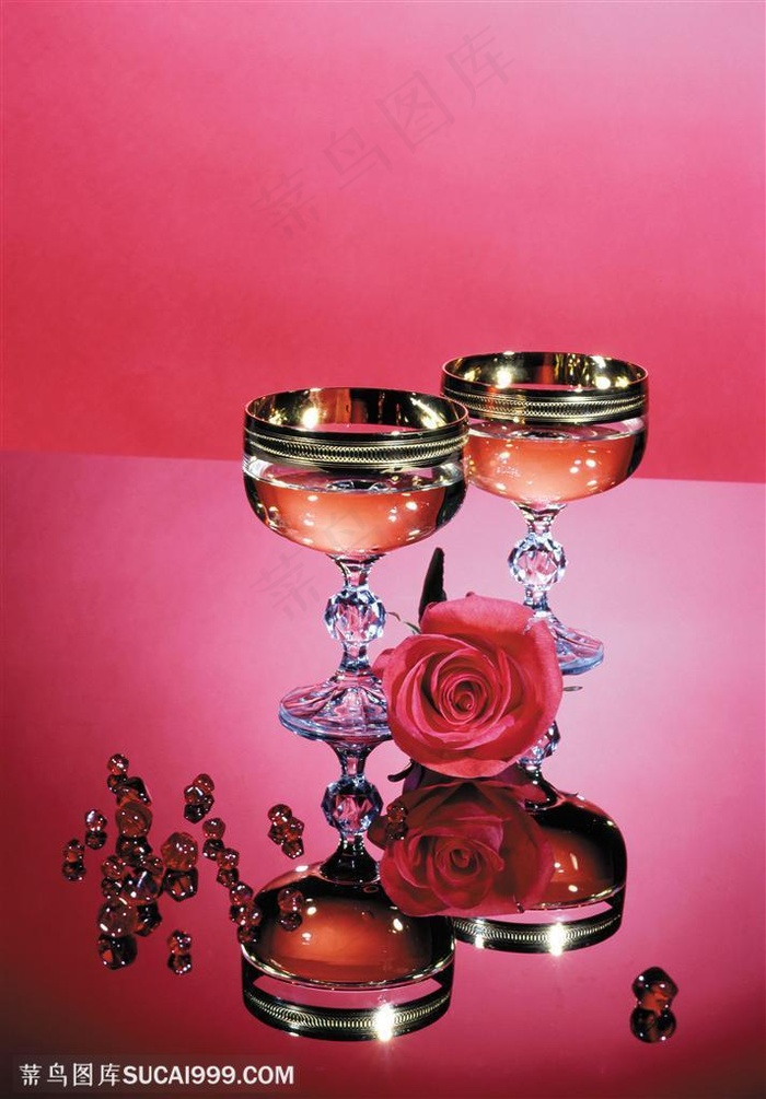 酒水布局-高脚杯中的美酒