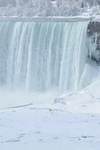 冰雪瀑布图片