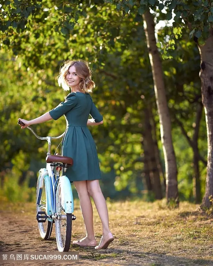 欧美清纯美女推单车回眸图片美女图片