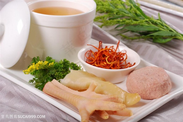 草花胶炖肉汁