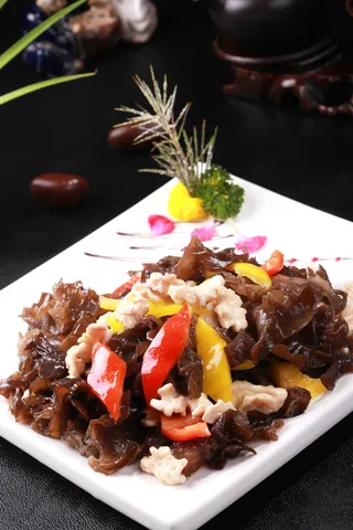 桃仁木耳炒彩椒 (1)