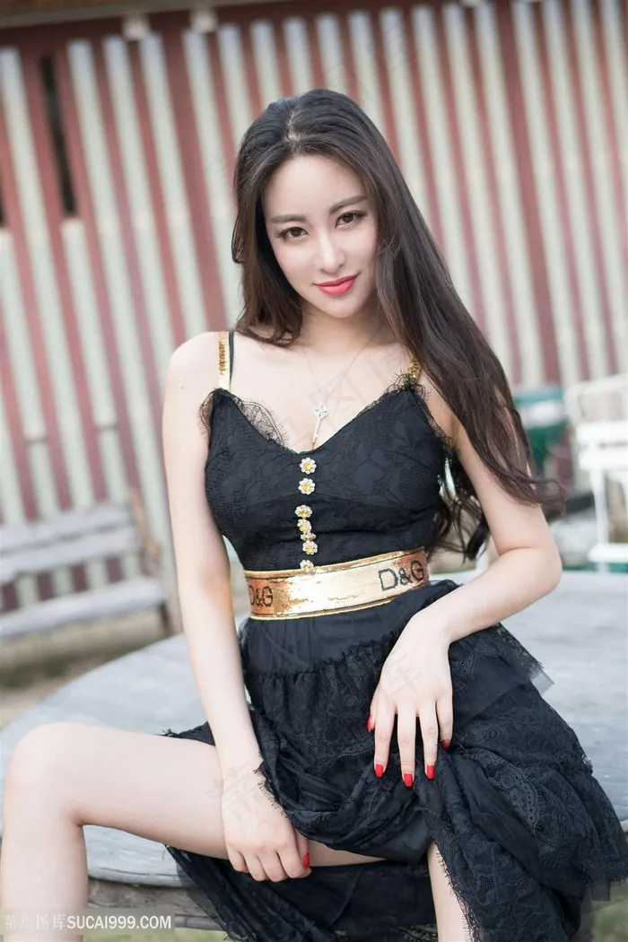 国内性感漂亮的美女模特穆菲菲写真图片