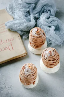 蛋糕店小蛋糕慕斯美食甜品图片