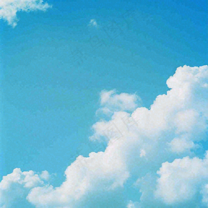蓝色天空白云简约摄影图
