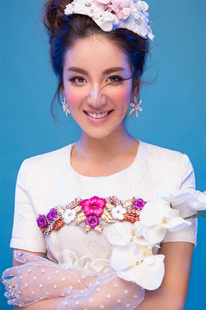 年轻漂亮的时尚美女