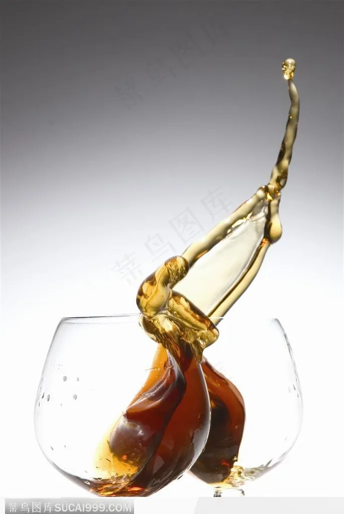 动感饮品-褐色的酒水