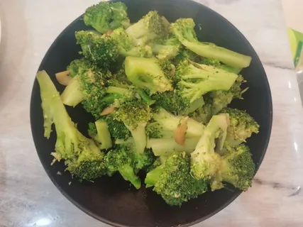 清炒西蓝花西兰花菜品菜谱实拍图片