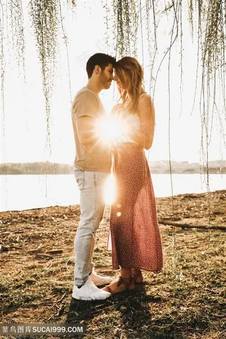 太阳光芒欧美情侣图片