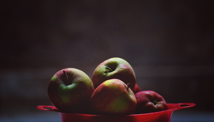 成熟鲜苹果图片