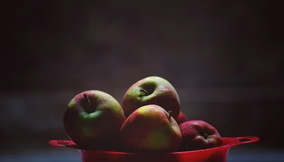 成熟鲜苹果图片