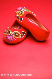红色的绣花鞋图片素材