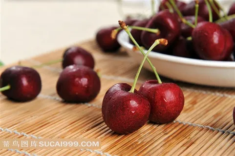 竹垫上的新鲜车厘子 竹垫上的新鲜车厘子