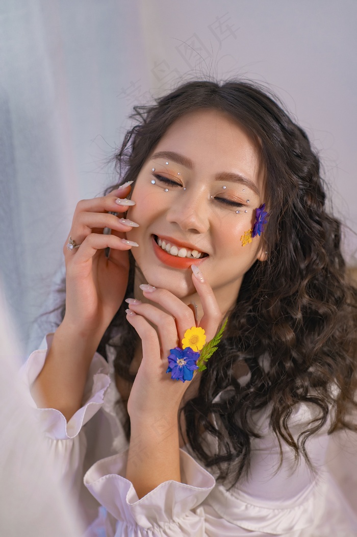 亚洲时尚美甲美女写真图片