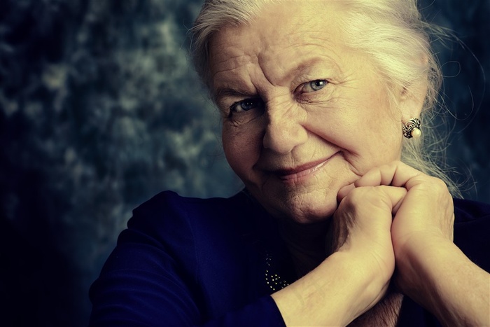 微笑的老年女性高清素材图片