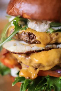 黄色美味汉堡摄影素材 黄色美味汉堡摄影素材