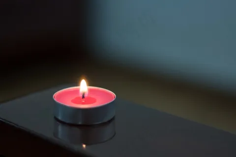 点燃的蜡烛图片 点燃的蜡烛图片
