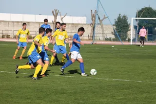 男子足球赛图片