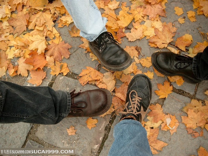 人物局部-秋季穿着各种鞋子的脚特写