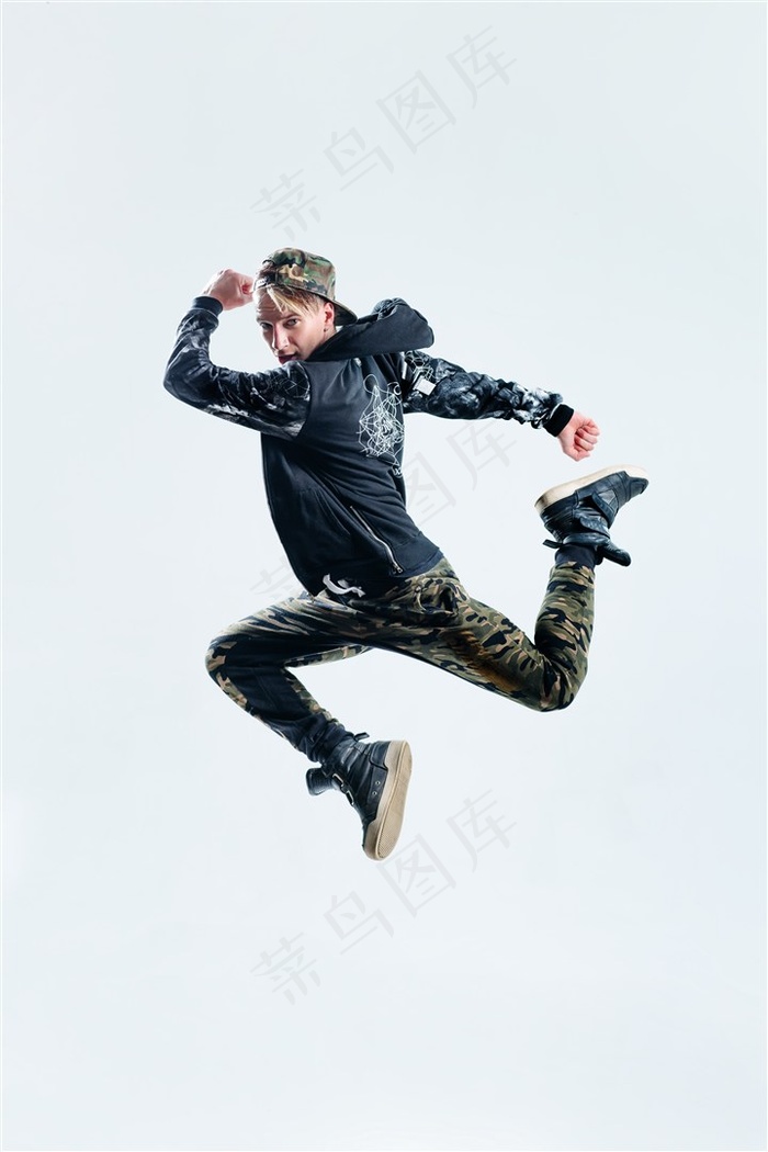 激情跳跃的帅哥图片