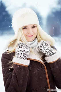 冬季下雪天美女图片 冬季下雪天美女图片