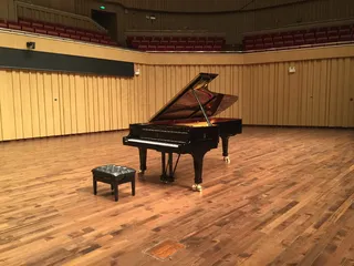 音乐厅钢琴图片