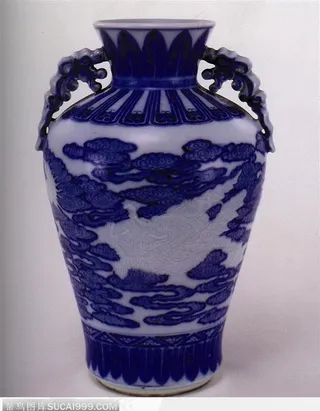 中华传统工艺-蓝色祥云的青花瓷