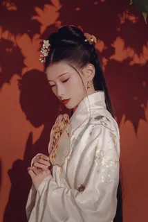 枫树下的古装美女图片