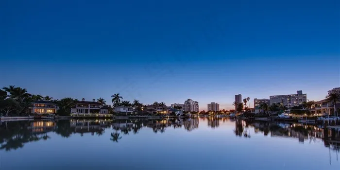 美丽的海滨夜景图片
