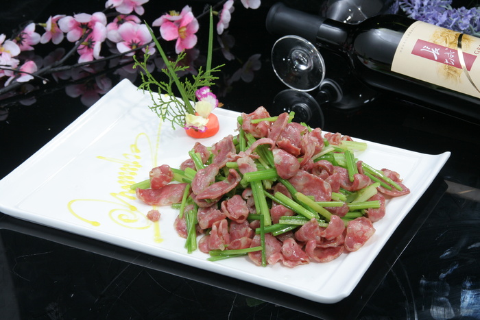 水芹菜炒腊肠