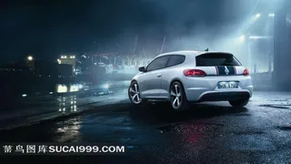 码头上的尚酷汽车背面