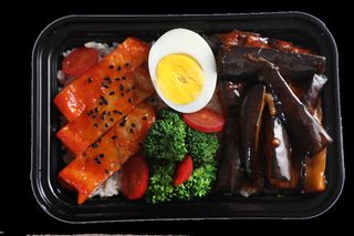 120g鱼香茄子快餐盖浇饭产品成品高清大图餐盒装夜市小吃免扣