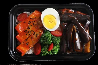 120g鱼香茄子快餐盖浇饭产品成品高清大图餐盒装夜市小吃免扣