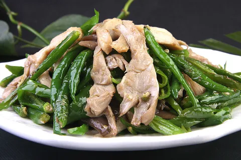 线椒炒蘑菇12 (2) 线椒炒蘑菇12 (2)