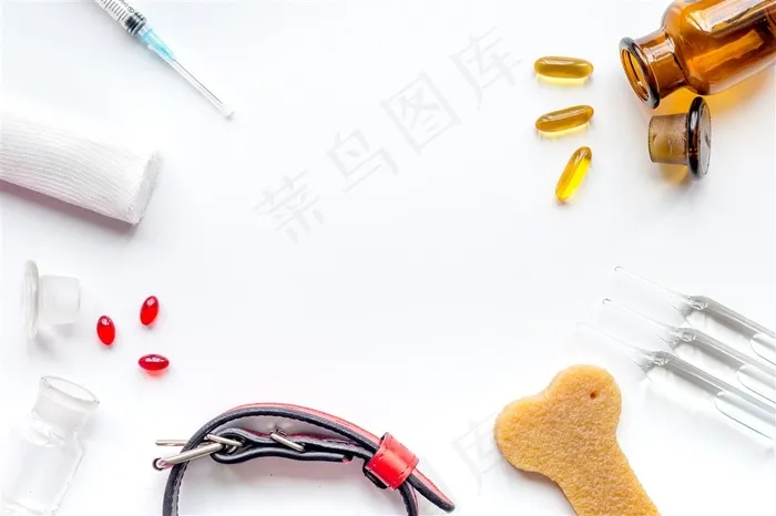 散落在桌上的医疗用品