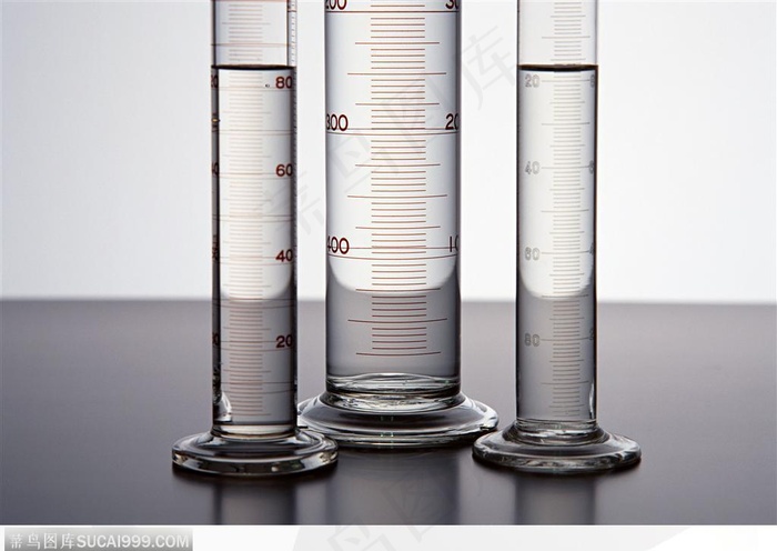 研究实验器具-盛着溶液的量筒