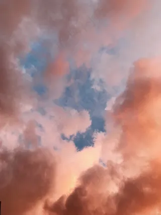 红色天空云朵图片素材