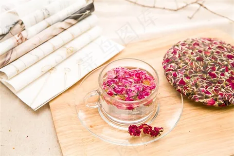 金边玫瑰花蕾茶饼茶杯摄影 金边玫瑰花蕾茶饼茶杯摄影