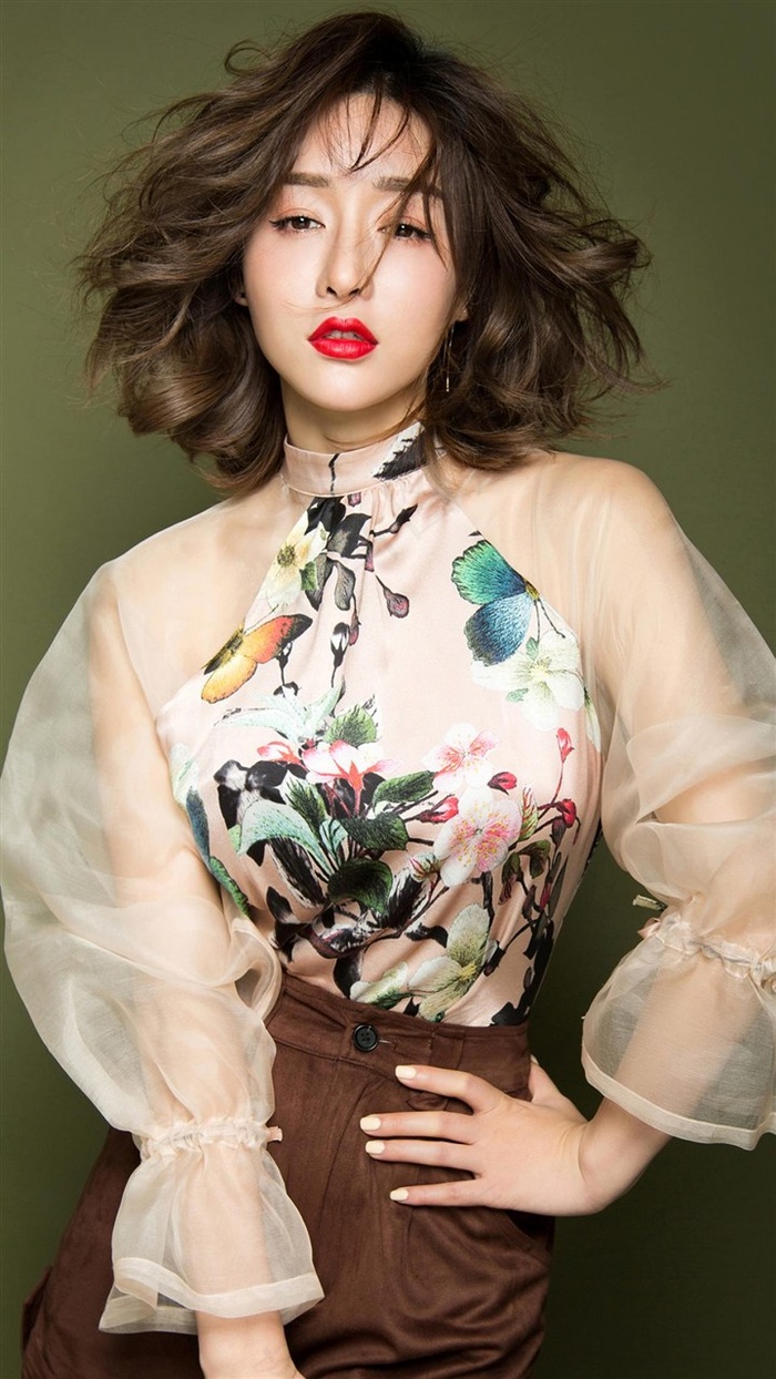 何彦霓高清性感图片素材