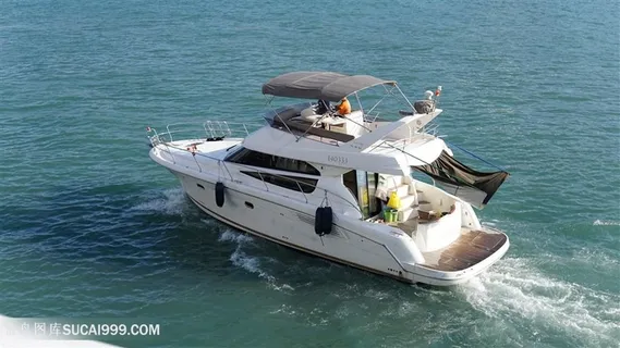 海上白色船只 海上白色船只