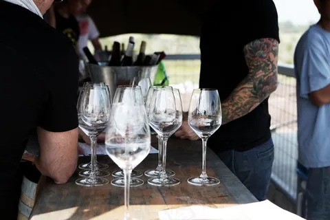 高脚玻璃杯图片素材 高脚玻璃杯图片素材