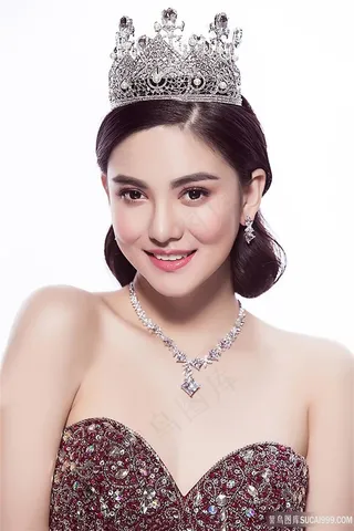 戴着皇冠的欧美*气质美女图片