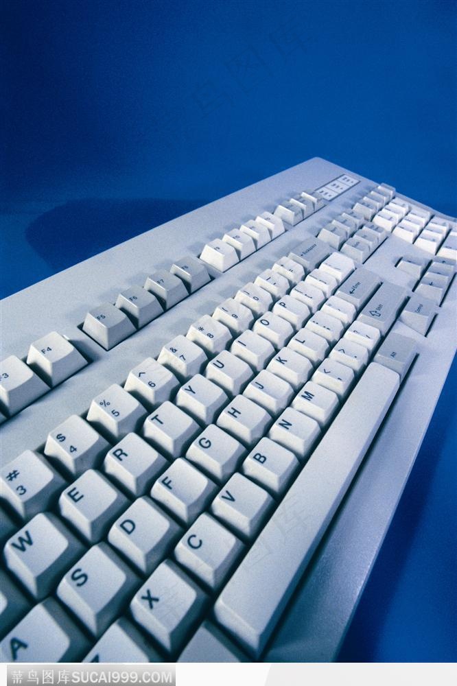 侧视角度下的键盘