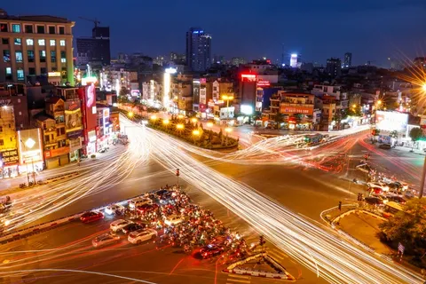 城市夜景车流线图片