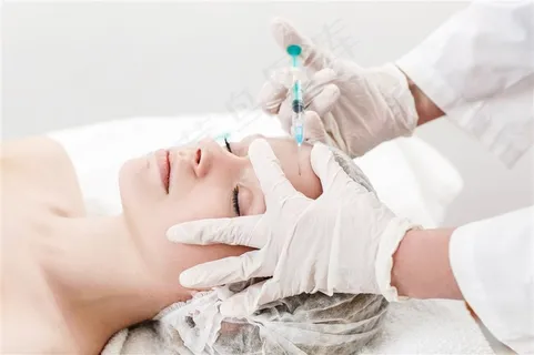 正在美白的美女