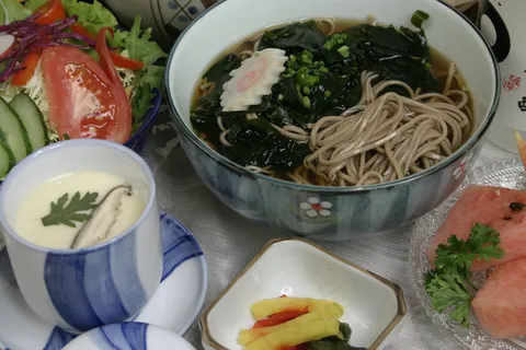 裙带菜荞麦面定食  裙带菜荞麦面定食