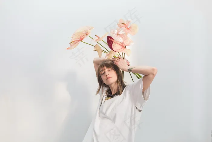 日本美女室内写真图片
