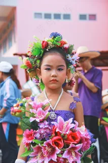 鲜花小美女图片 鲜花小美女图片
